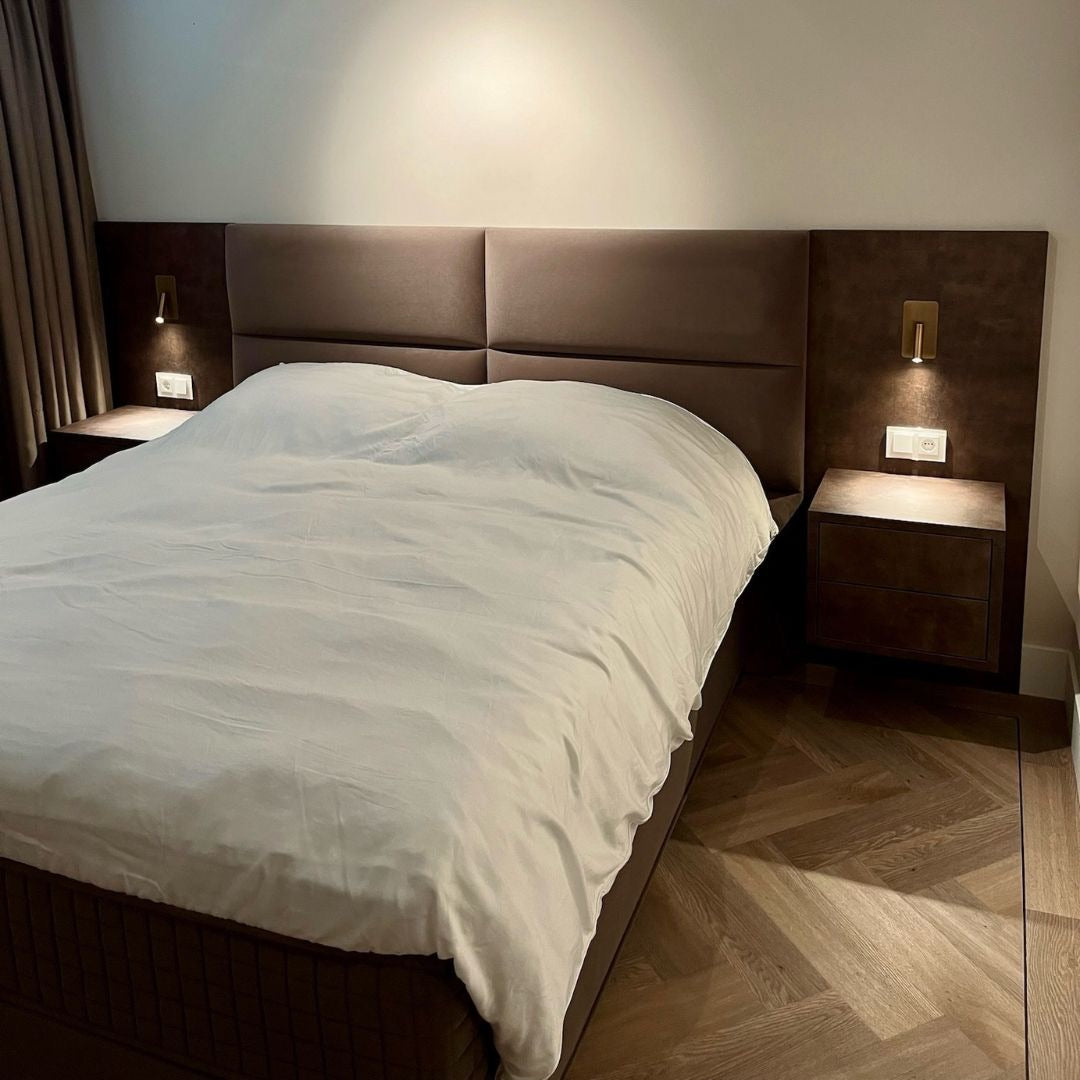 luxe inrichting, Totaalinrichting, maatwerk meubel, maatwerk keuken, Keuken op maat, Keuken met marmeren blad, Maatwerk tv meubel, Kookeiland, Keuken met Led-verlichting, Garderobe kast, Donker hout, Bedachterwand. 