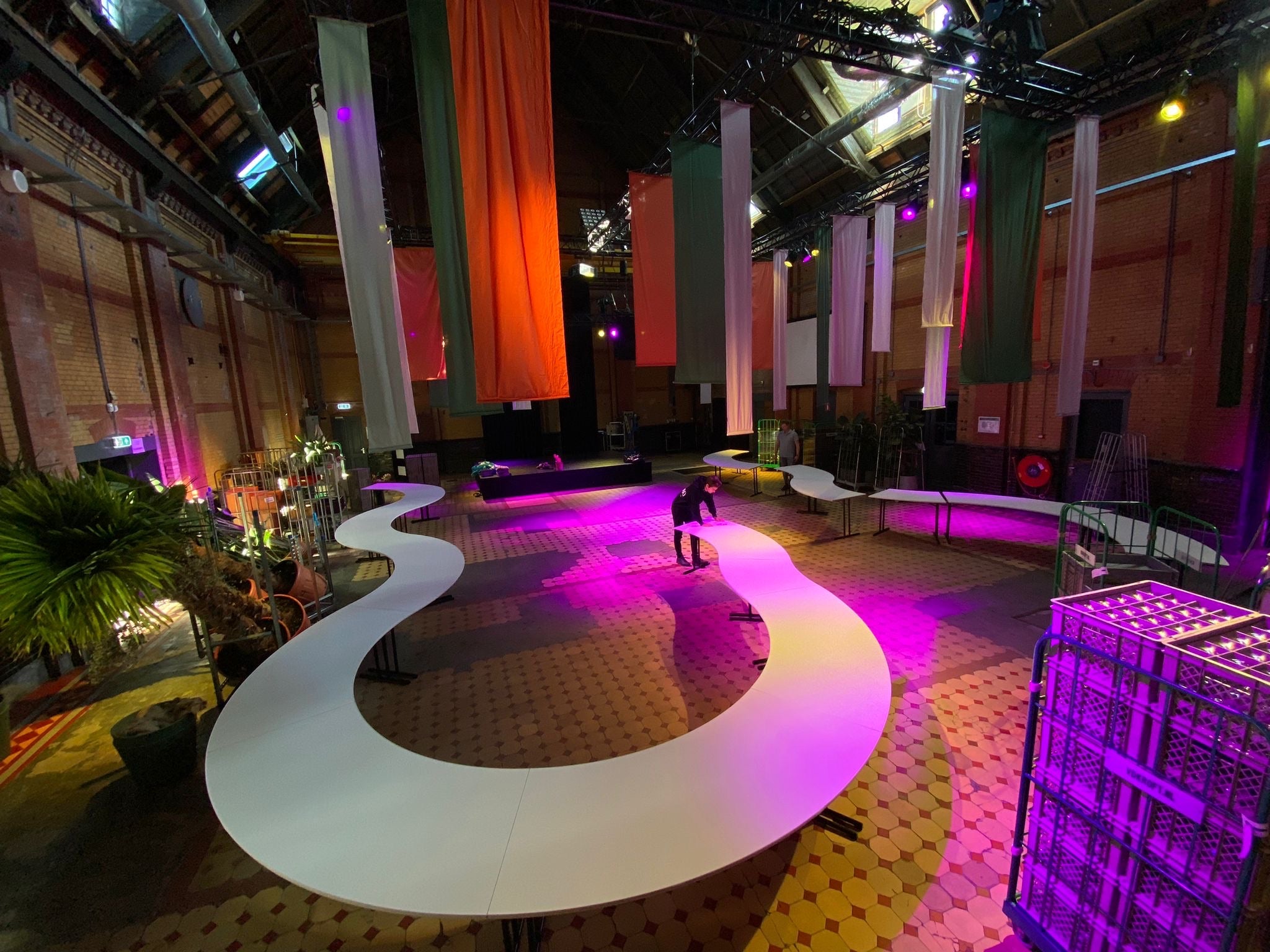 Eettafel 120 personen, Evenementen tafel, Ronde tafel op maat, maatwerk tafel, 