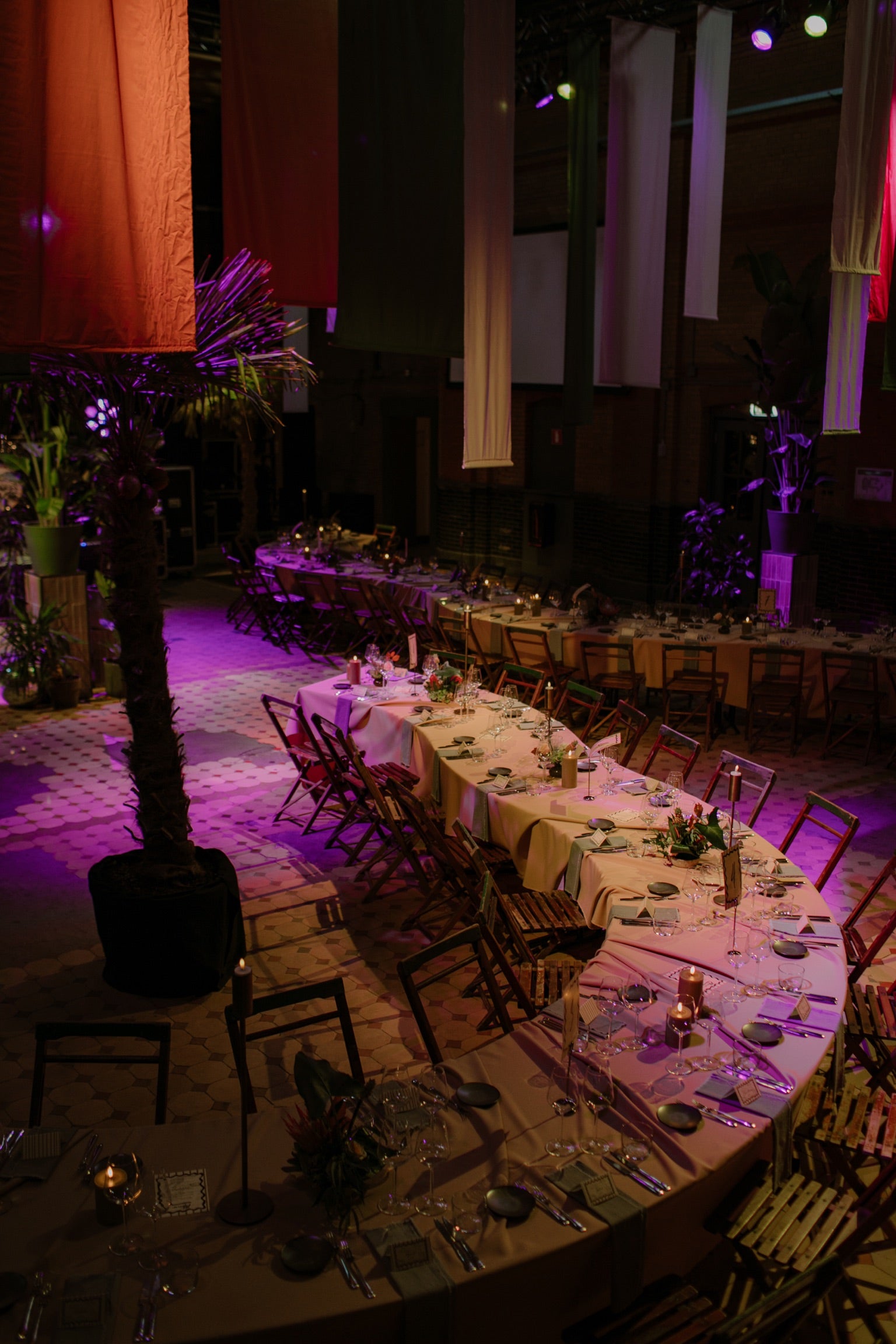 Eettafel 120 personen, Evenementen tafel, Ronde tafel op maat, maatwerk tafel, 