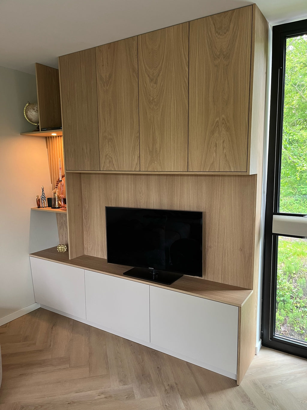 tv meubel, Eikenhouten tv meubel, Tv meubel op maat,Ladekast, ingebouwde tv meubel. 