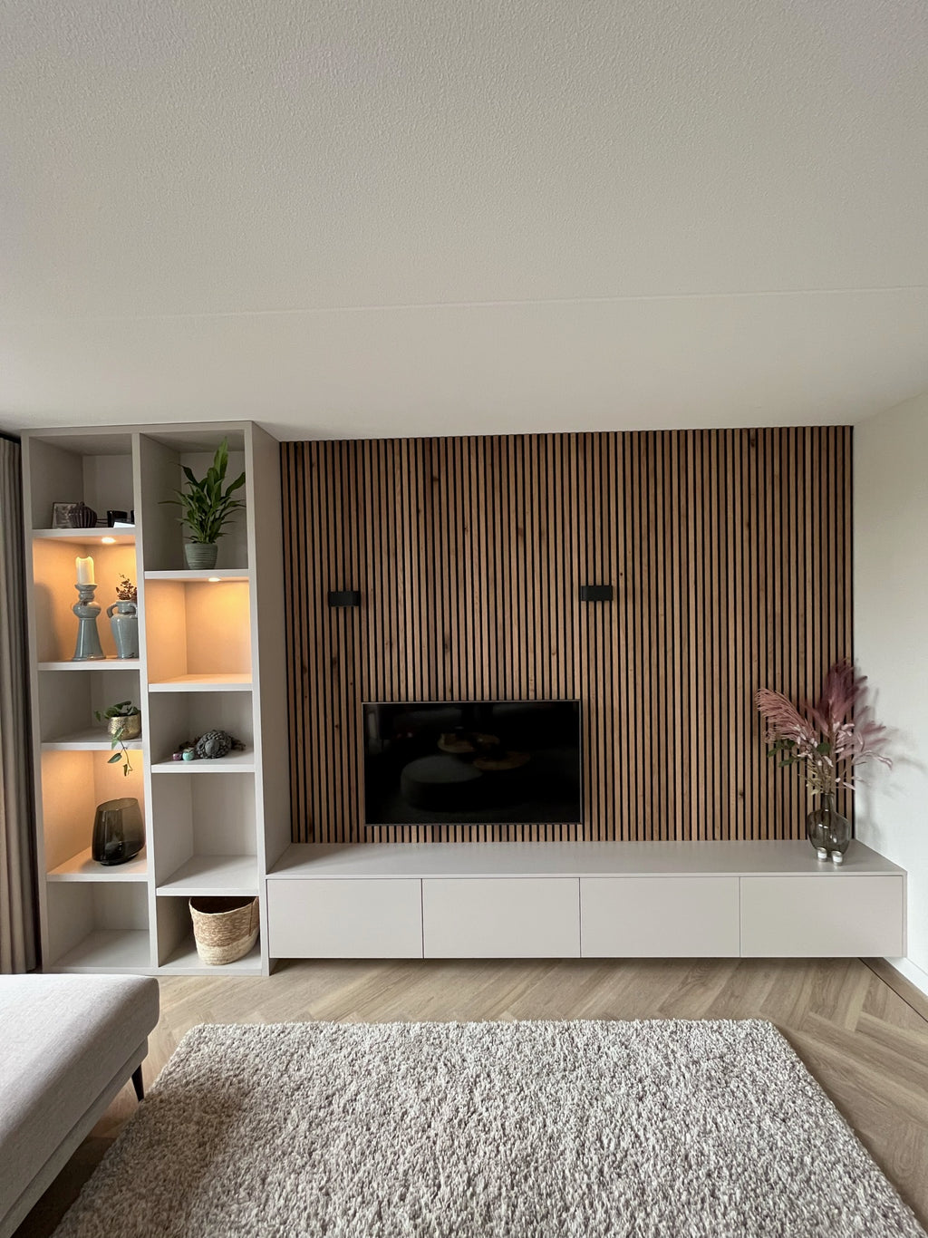 Tv meubel, Tv meubel met vakken, Akoestische wandpanelen, Ladekast, Tv meubel met lades, Tv meubel met verlichting, Interieurbouwer Roelofarendsveen, Maatwerk kast Roelofarendsveen, meubelmaker Roelofarendsveen.