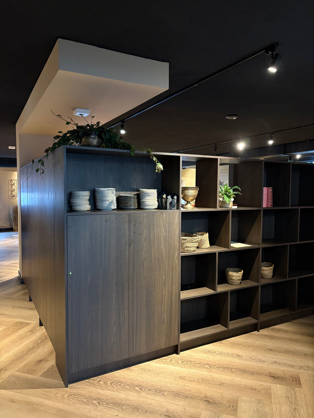 zithoek restaurant, maatwerk bank, eetbank, maatwerk kast, Restaurant inrichting, Eettafel, maatwerk bank. 