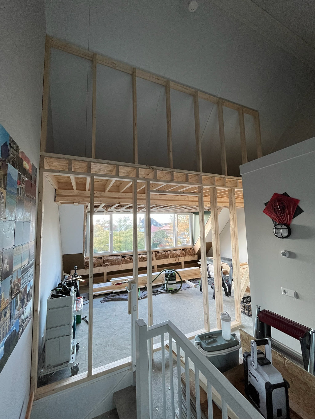 zolderverbouwing, Maatwerk kasten, Schuine kledingkast, Kast onder dakkapel. Slaapkamerkasten, Ladekasten, Bedachterwand op maat, Nachtkastje, luxe zolderverbouwing, verbouwing.